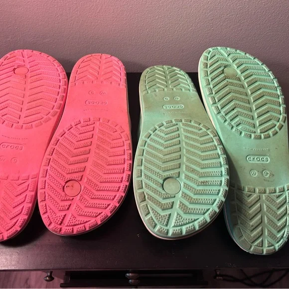 CROCS Tropical and Coral Flip Flops - Picture 2 of 2